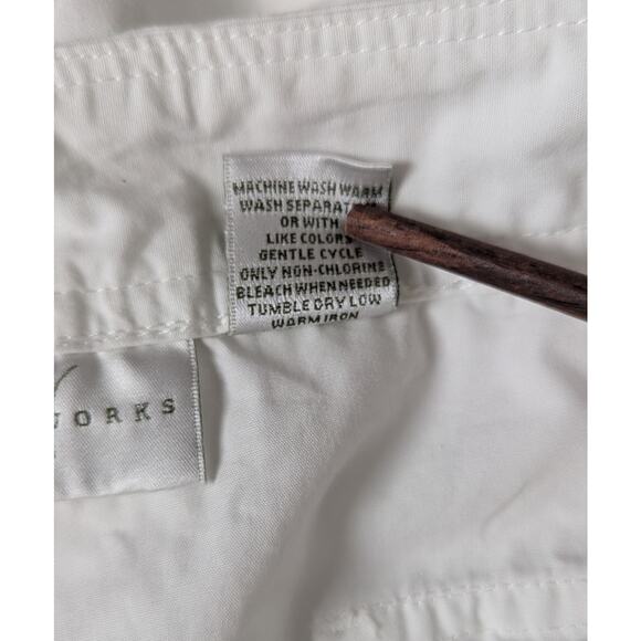 Studio Works White shorts Sz 16100% cotton Waist 36"Ins9.25"Hips 45" Rise12"EUC - Picture 5 of 9